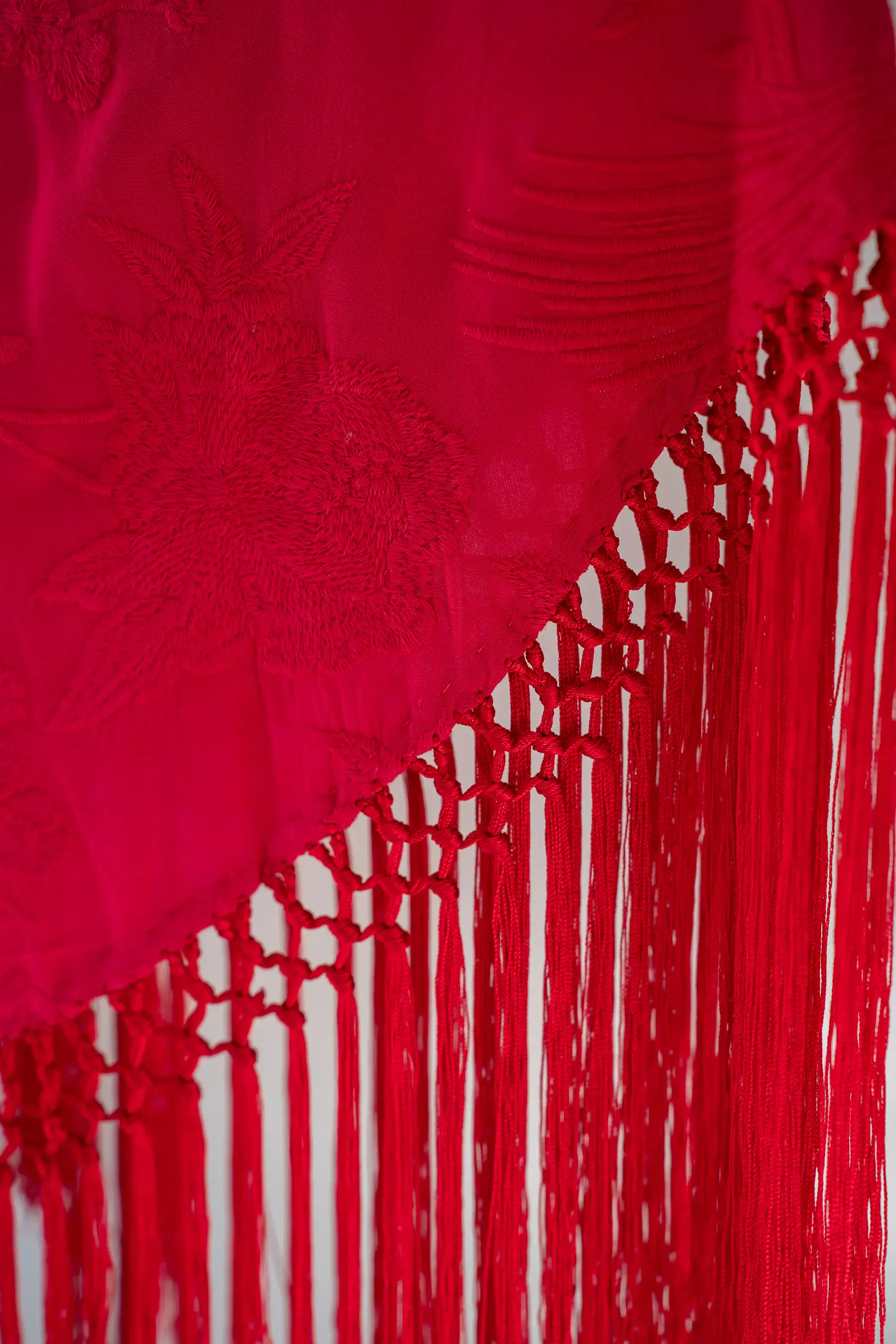 Mantoncillo Violeta Bordado - Rojo - Image 3