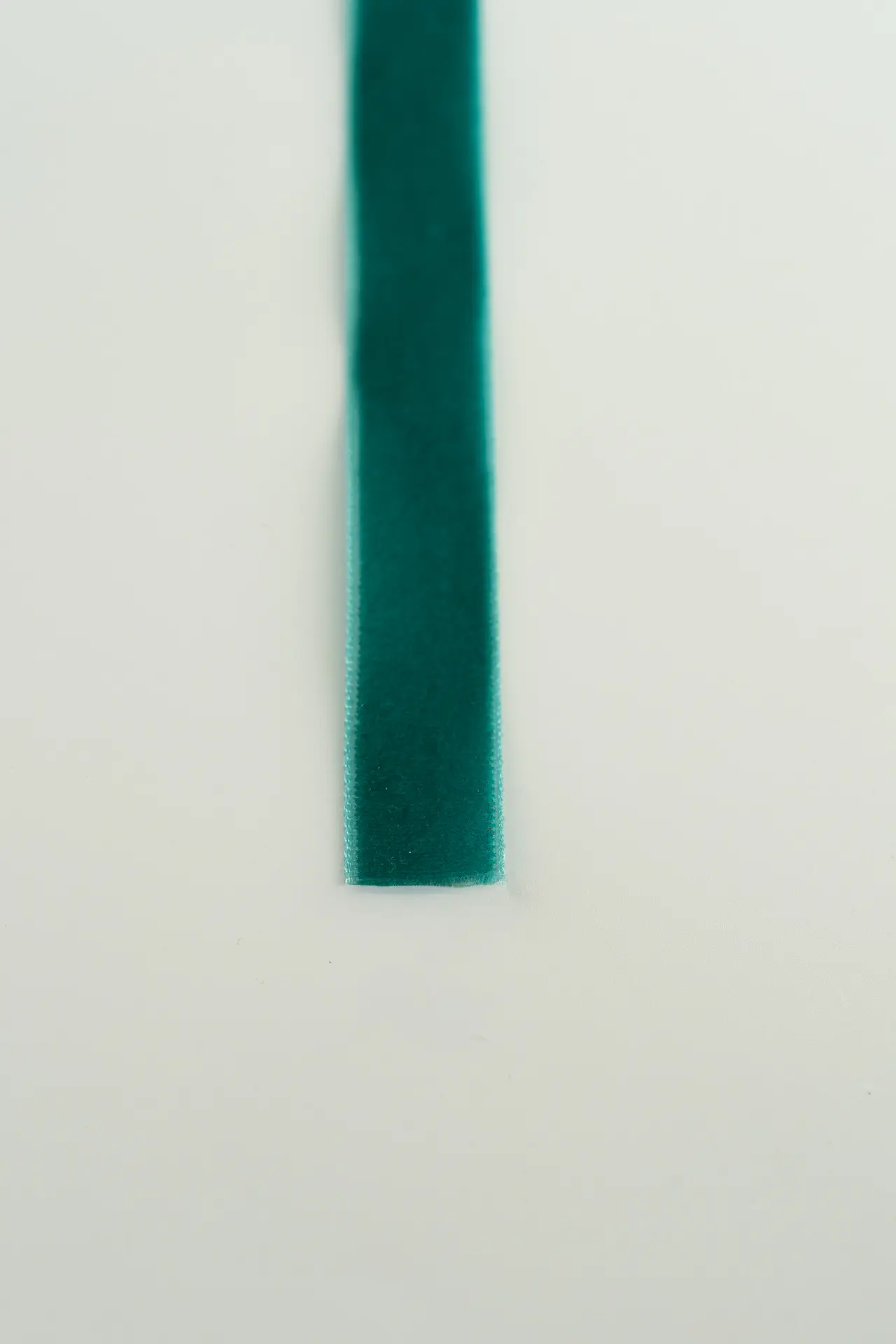 Cinta terciopelo verde esmeralda - Image 2