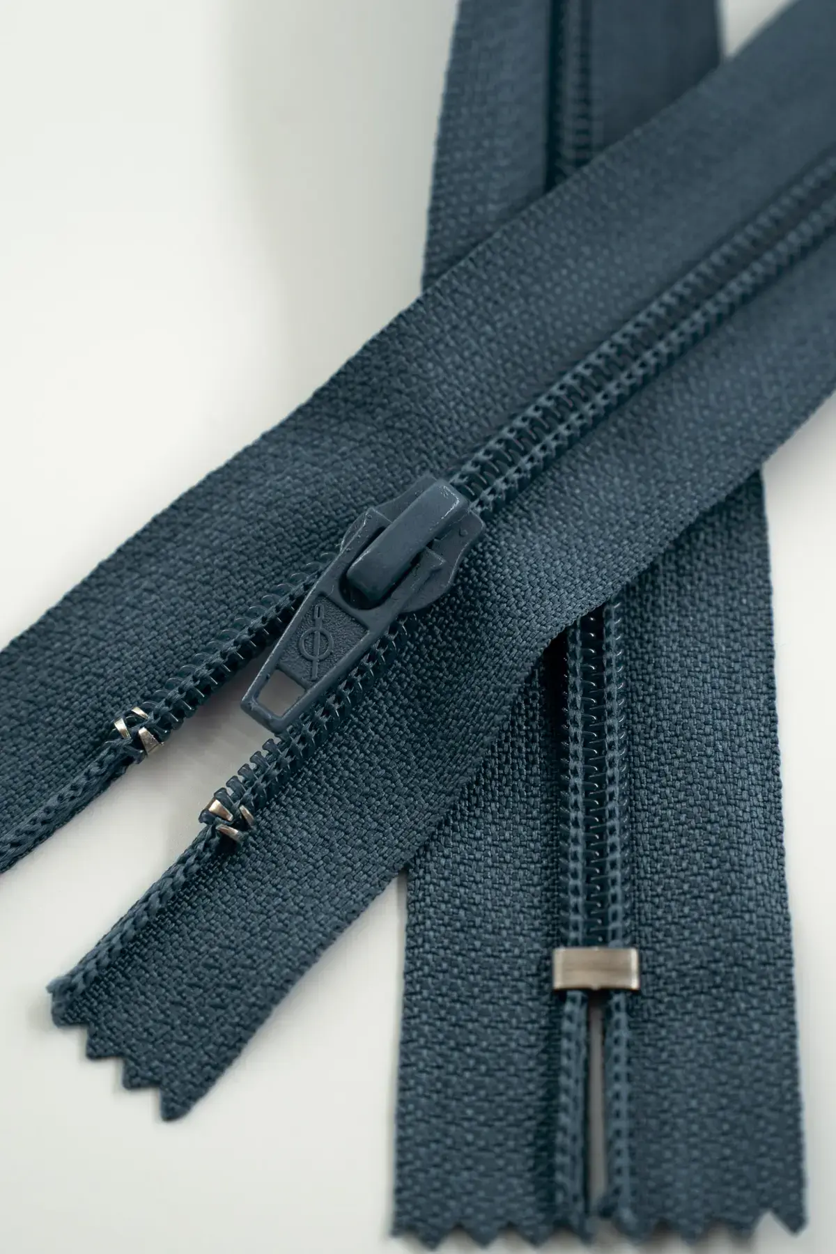 Cremallera nylon n5 60 cm gris medio c/716 s/036614 - Image 3