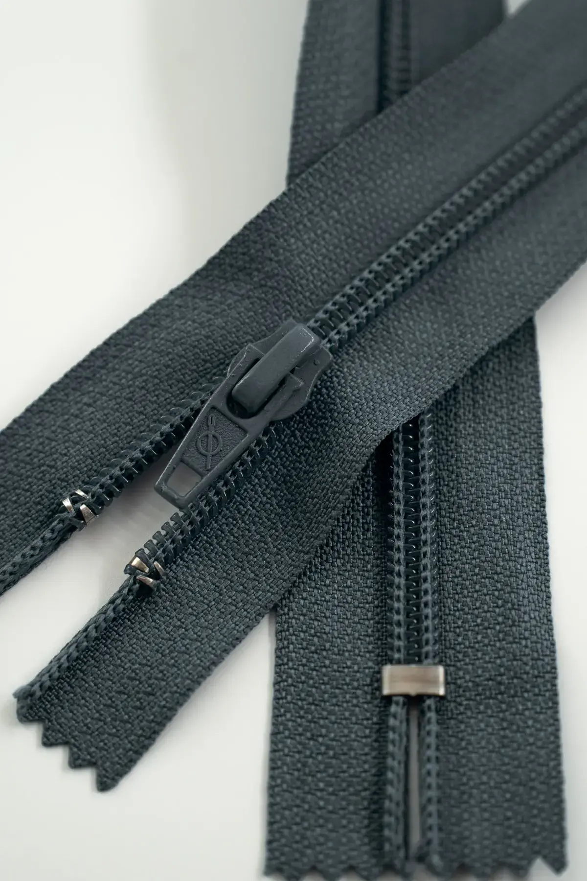 Cremallera nylon n5 60 cm gris oscuro c/720 s/036614 - Image 3