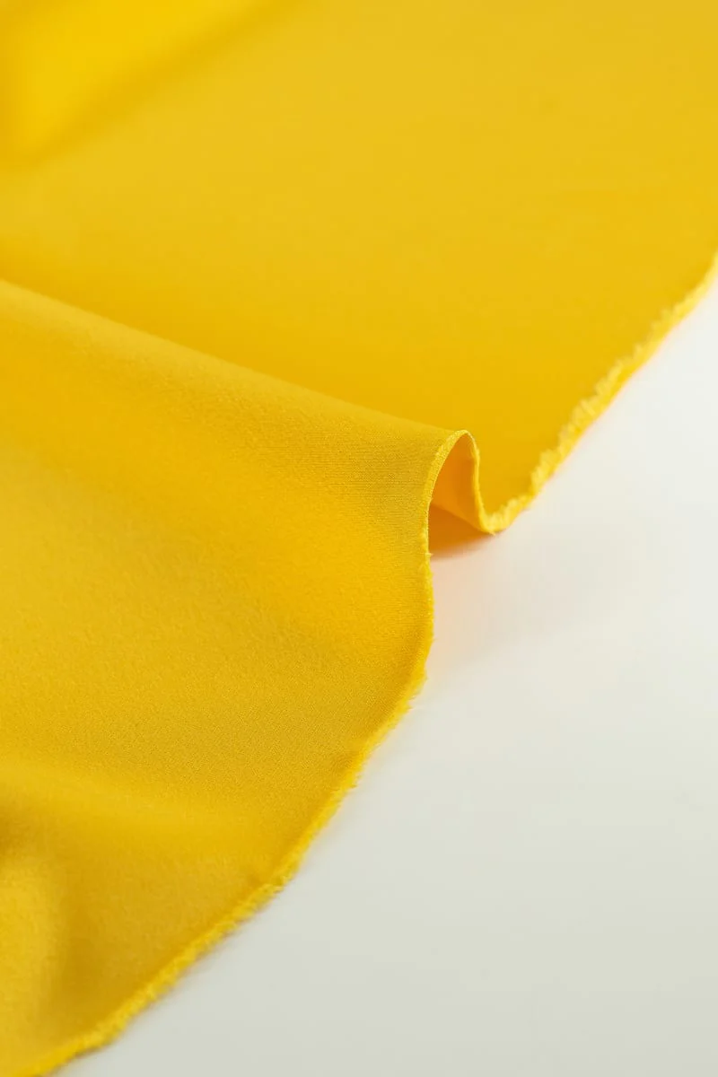 Crepé satén amarillo - Image 3