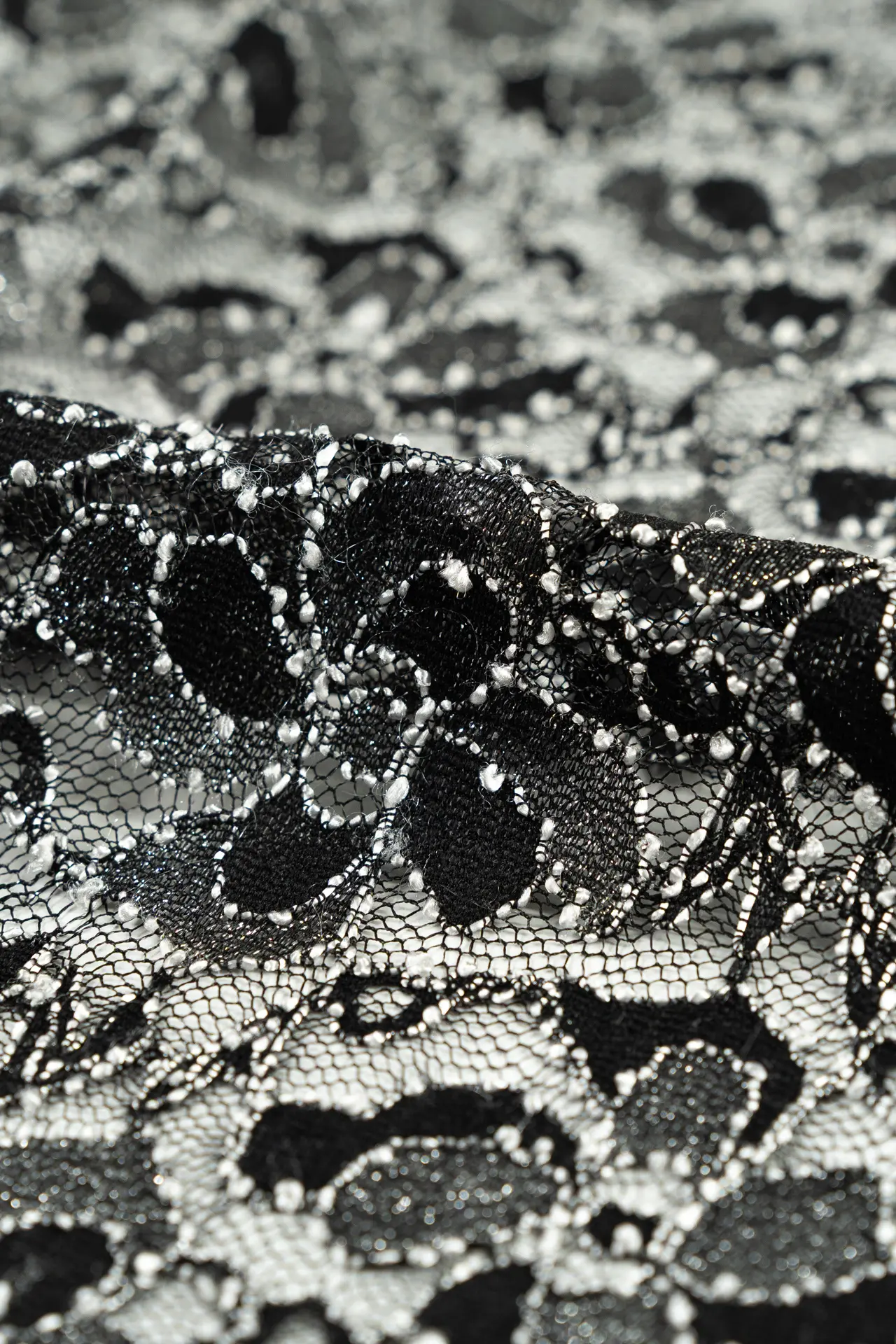 Encaje lurex flor negra - Image 2