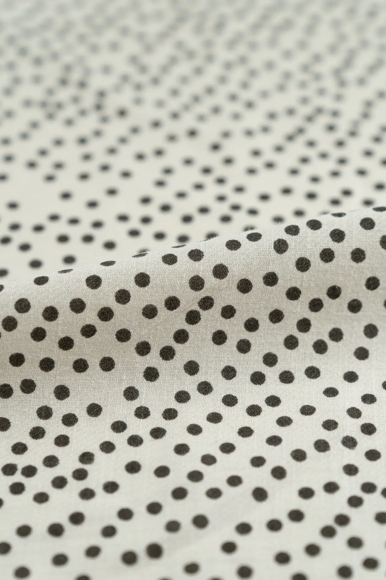 Estampado de lunares negros - Image 2