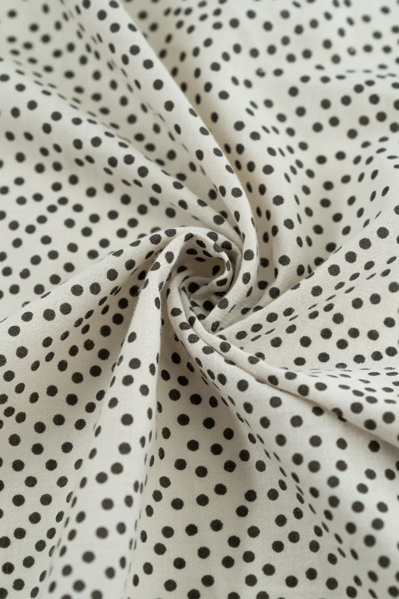 Estampado de lunares negros - Image 4