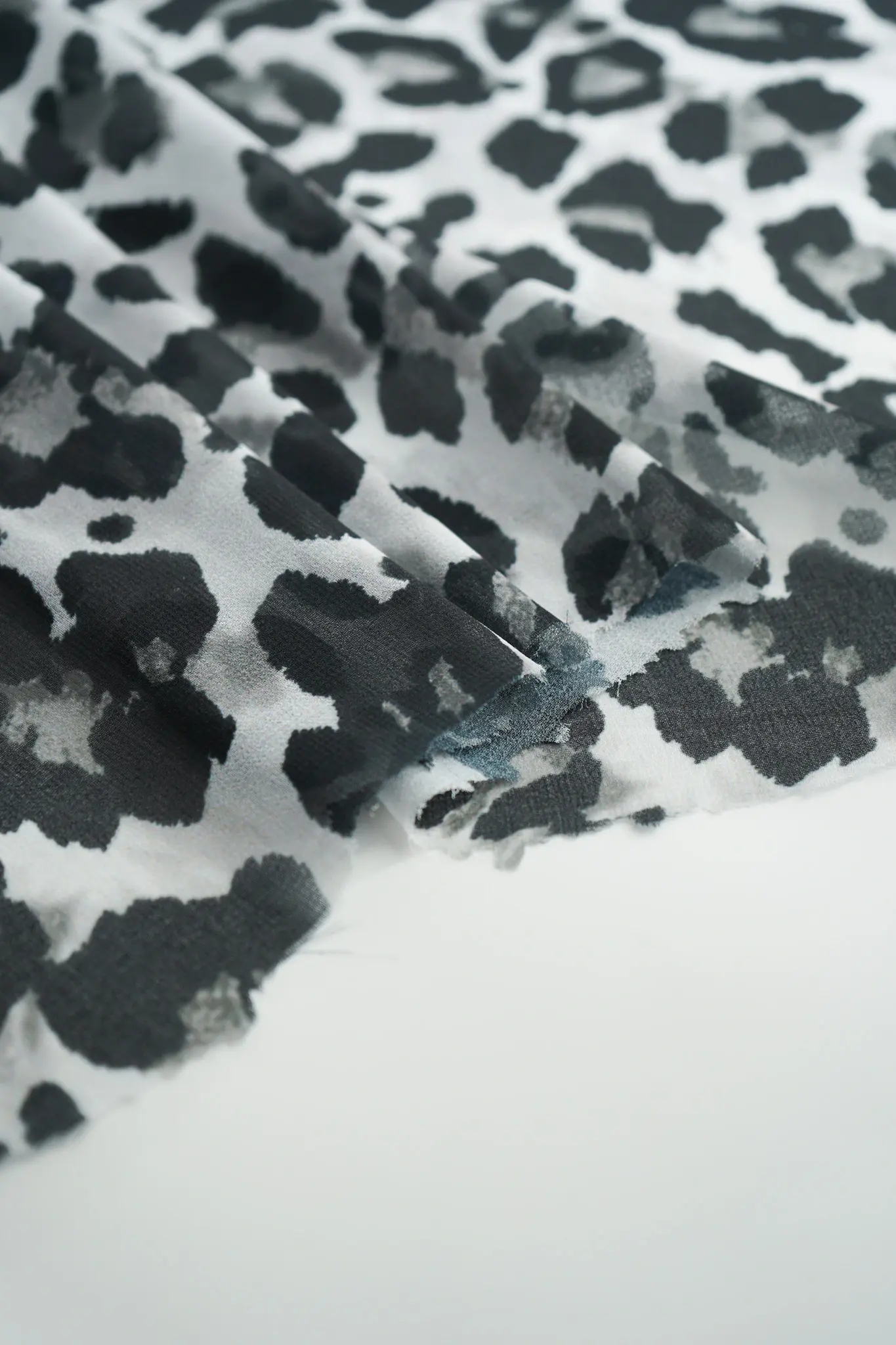 Gasa leopardo gris - Image 4