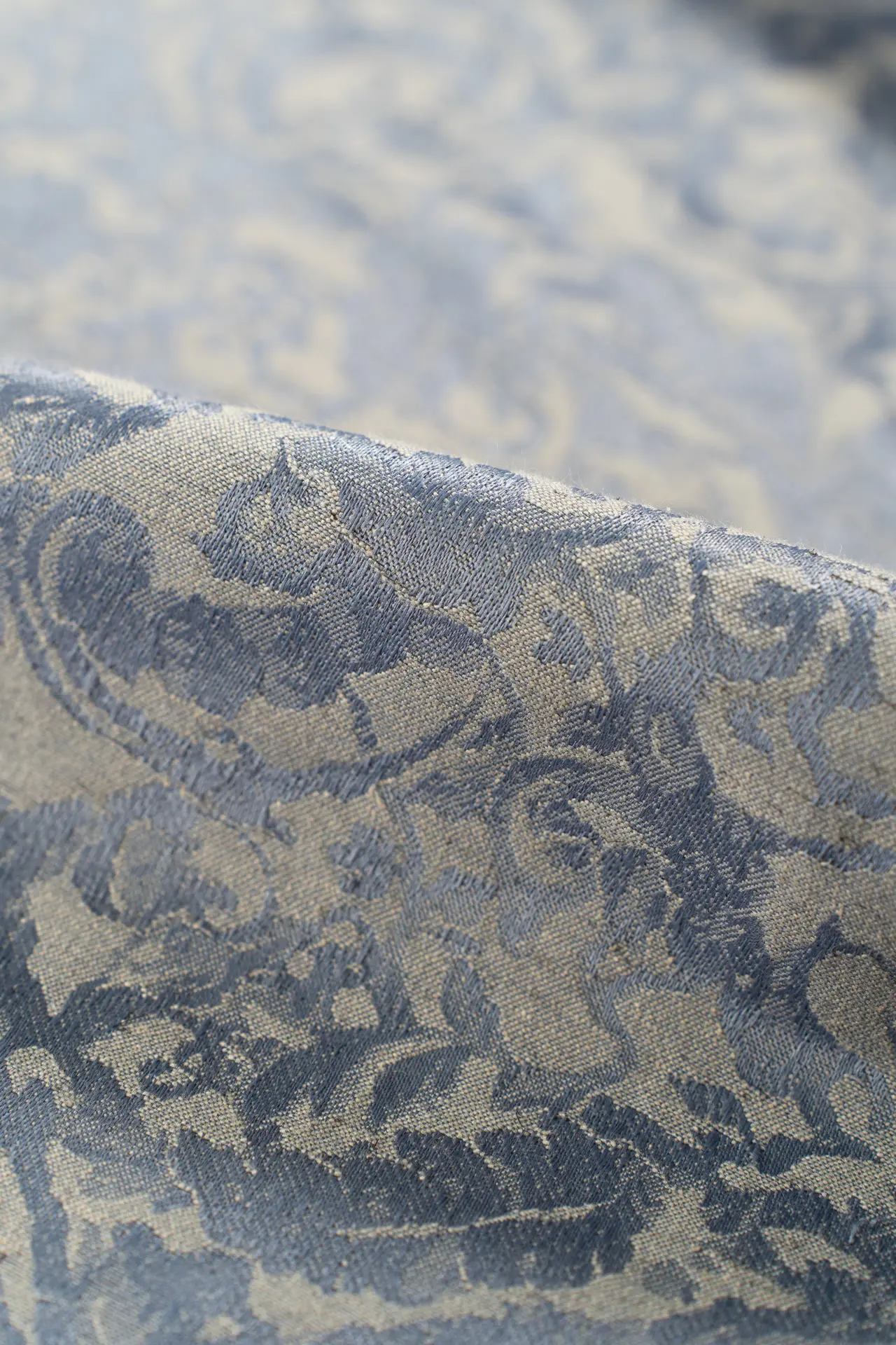 Jacquard monument - Image 2