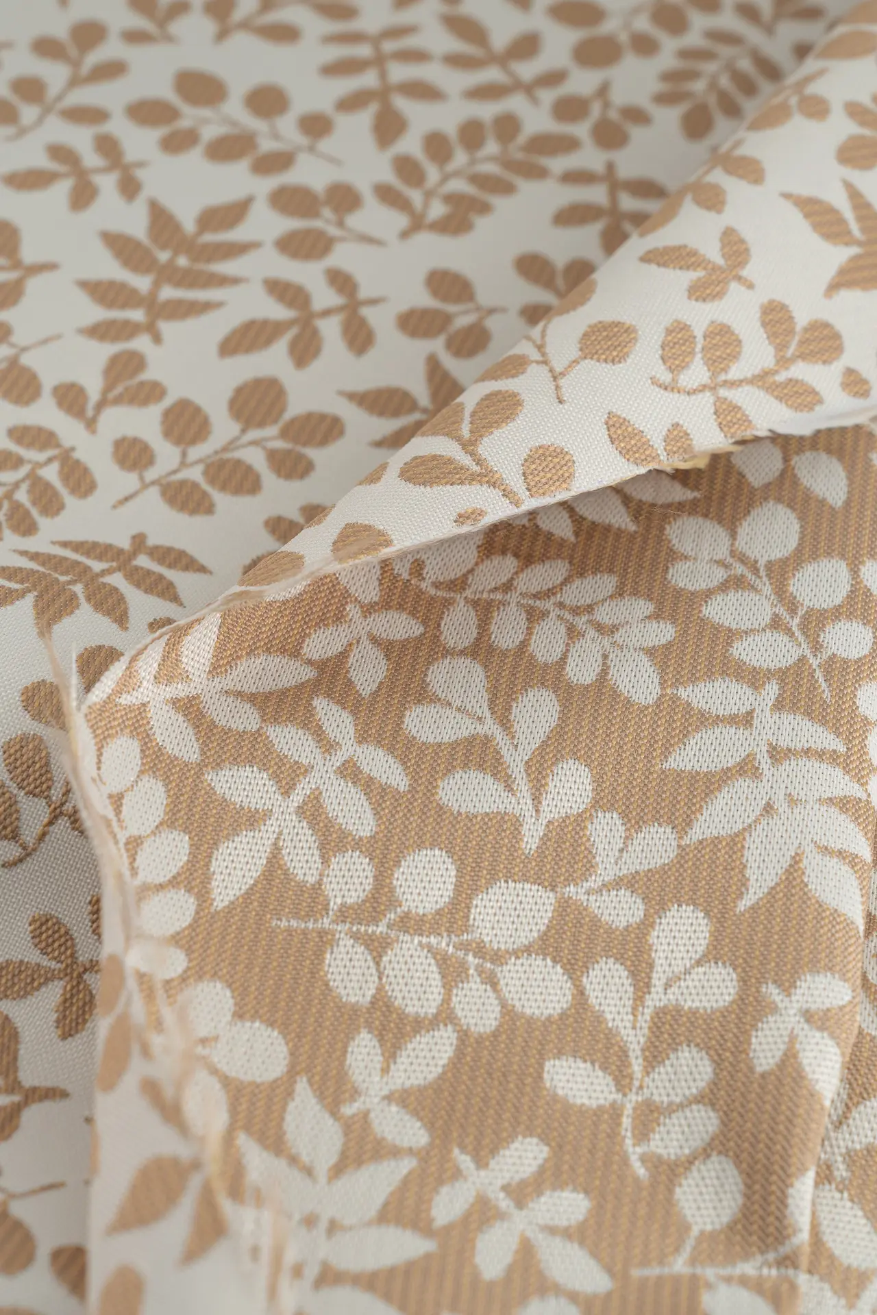 Jacquard flor pequeña camel - Image 3