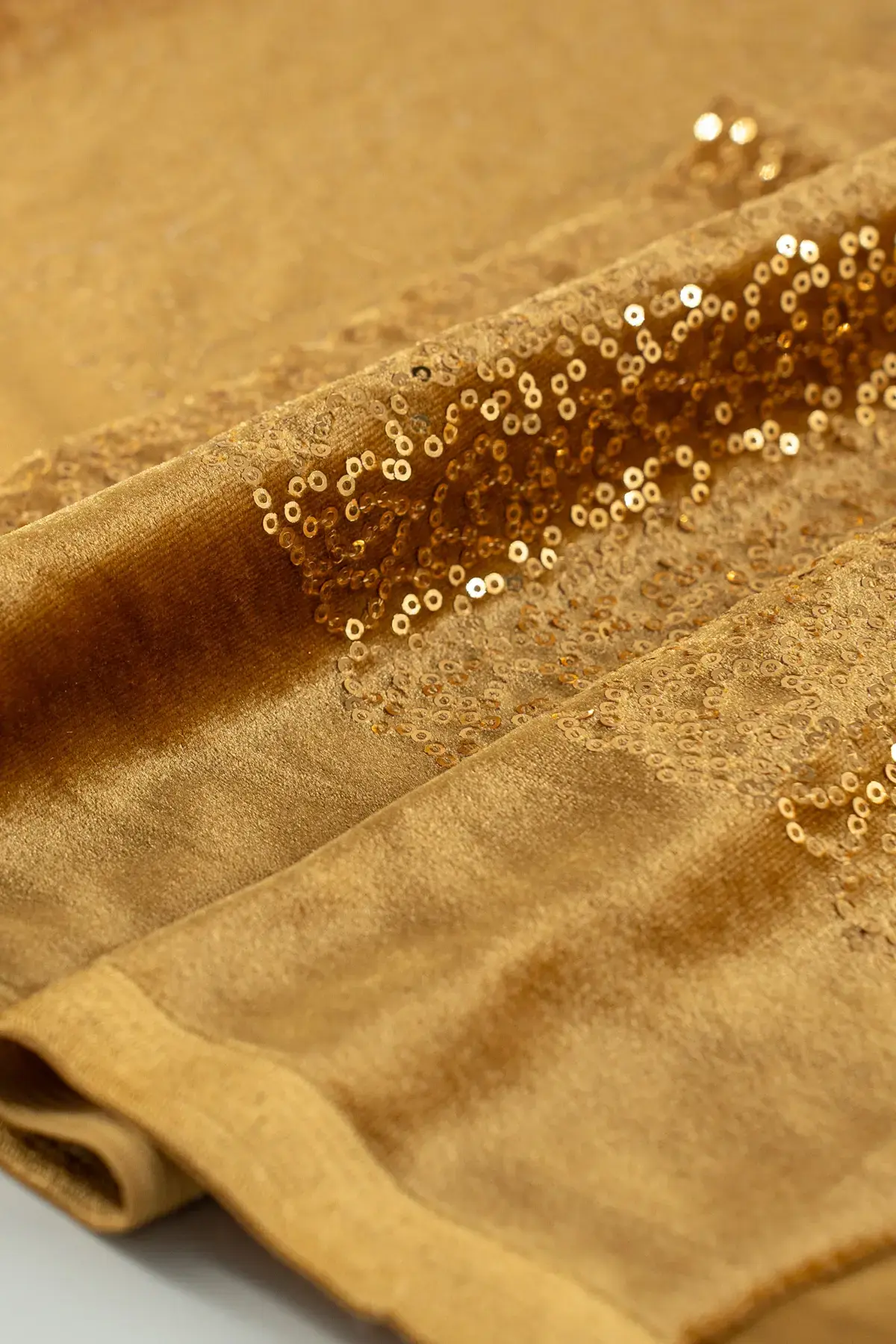 Lentejuela pale gold - Image 3