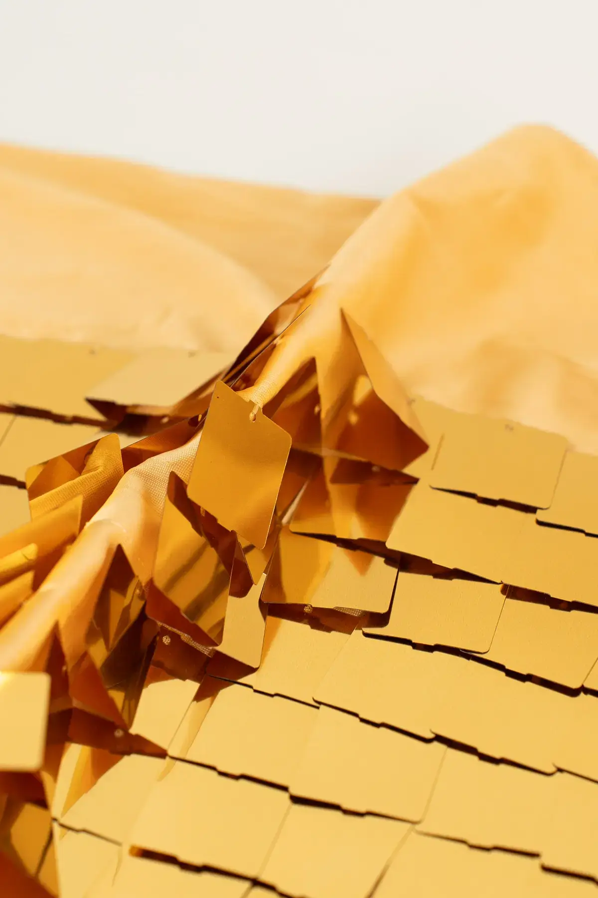 Lentejuela rich gold - Image 3