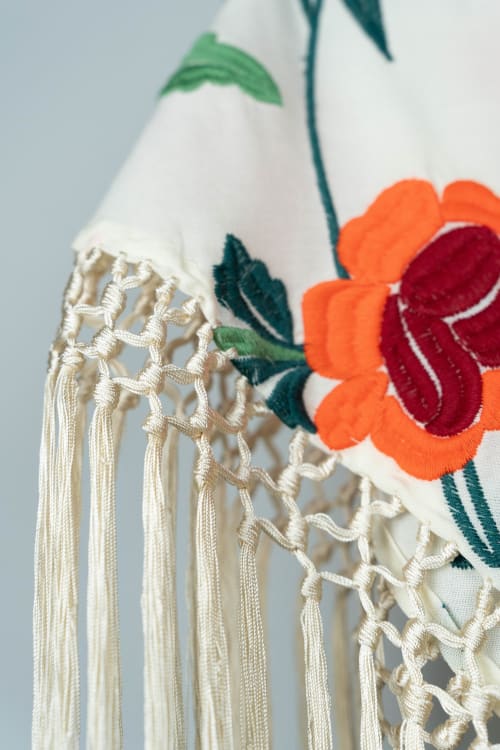 Mantoncillo Flor crema - Señora - Image 4