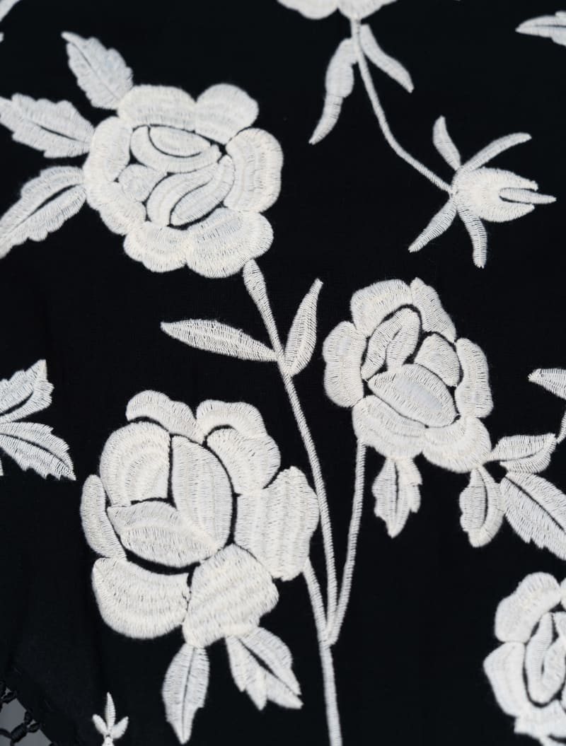 Mantoncillo Flor Negro - Señora - Image 3