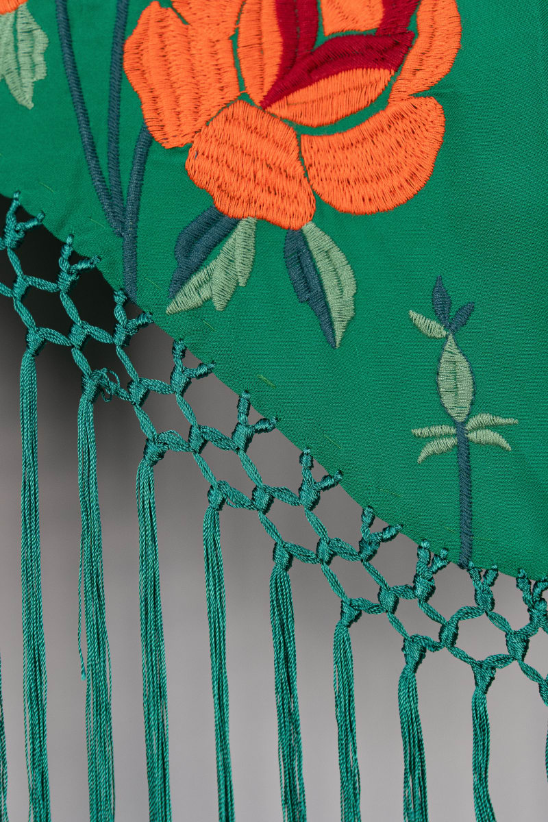 Mantoncillo Flor color verde - Señora - Image 3