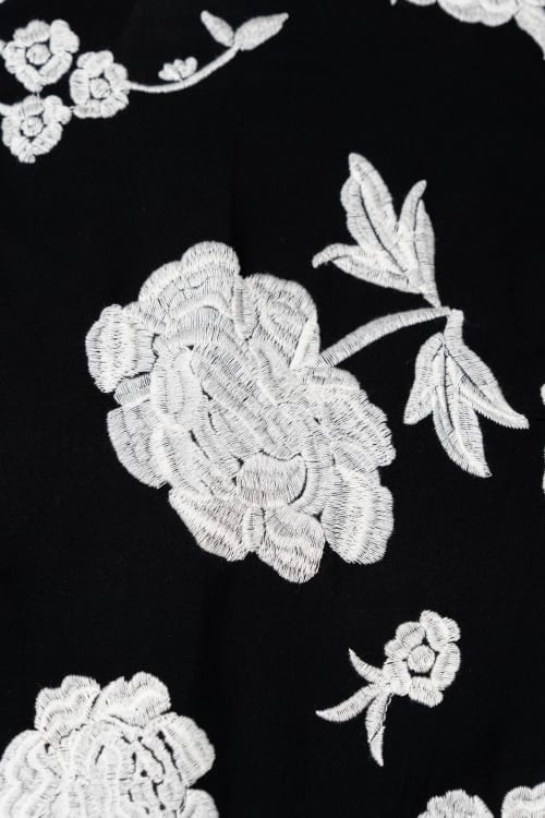 Mantoncillo Flora Negro - Señora - Image 3