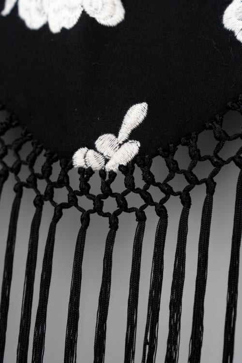 Mantoncillo Flora Negro - Señora - Image 4