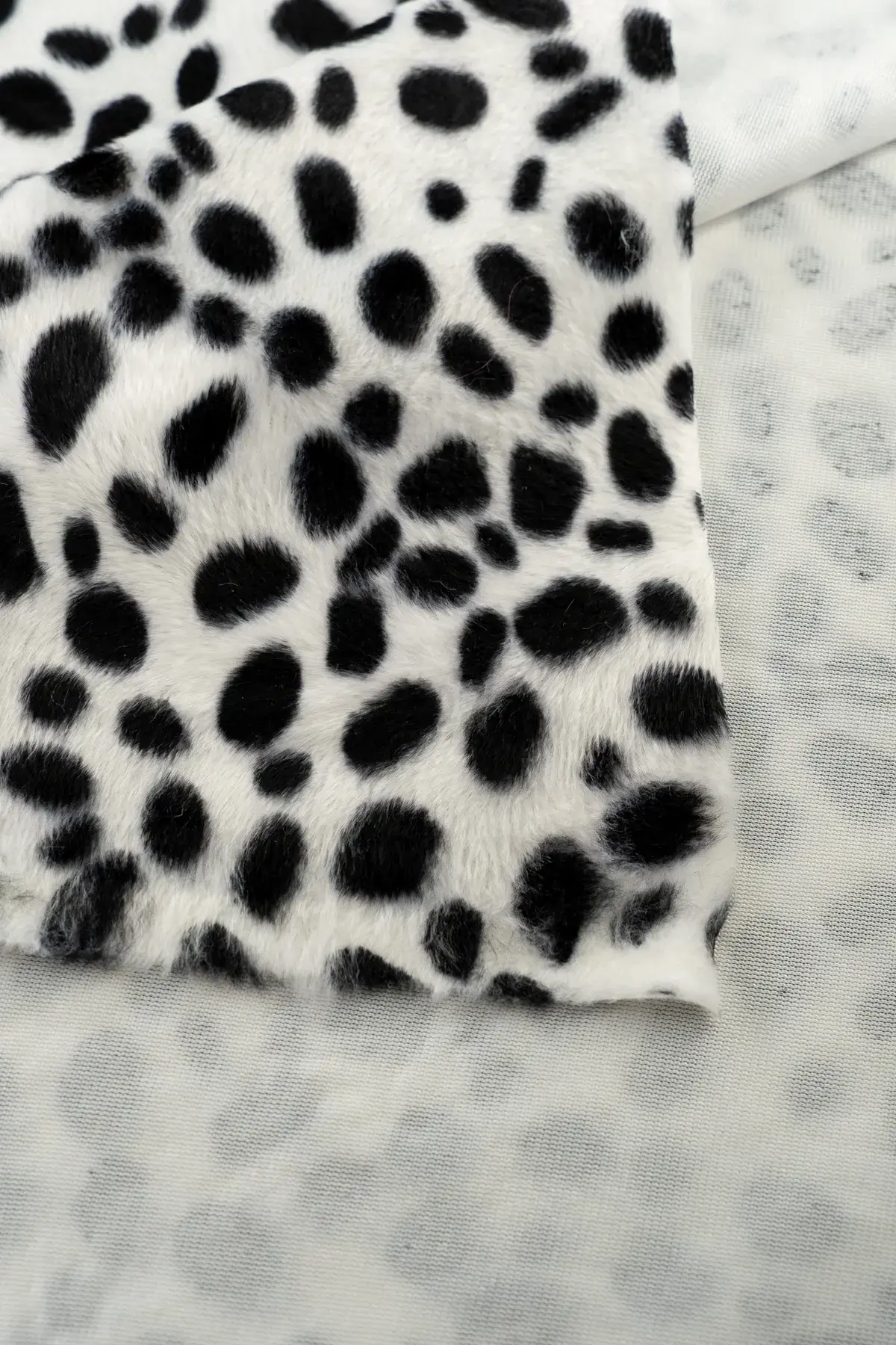 Pelo furry bright white - Image 3