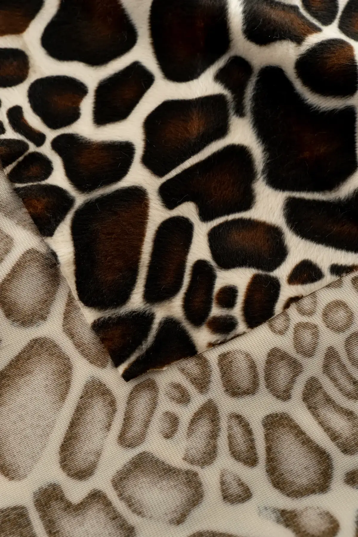 Pelo estampado jirafa - Image 3