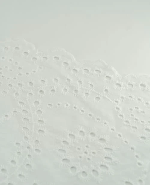 Perforado Algodón Blanco Camelia - Image 2