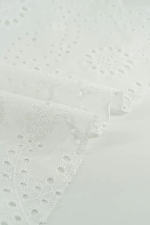 Perforado Algodón Blanco Camelia - Image 3