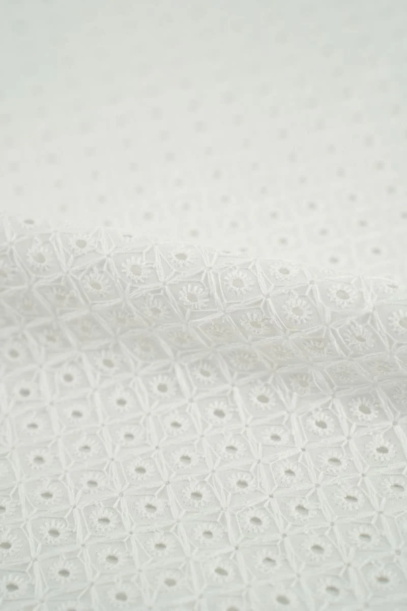 Perforado algodón blanco geométrico - Image 2