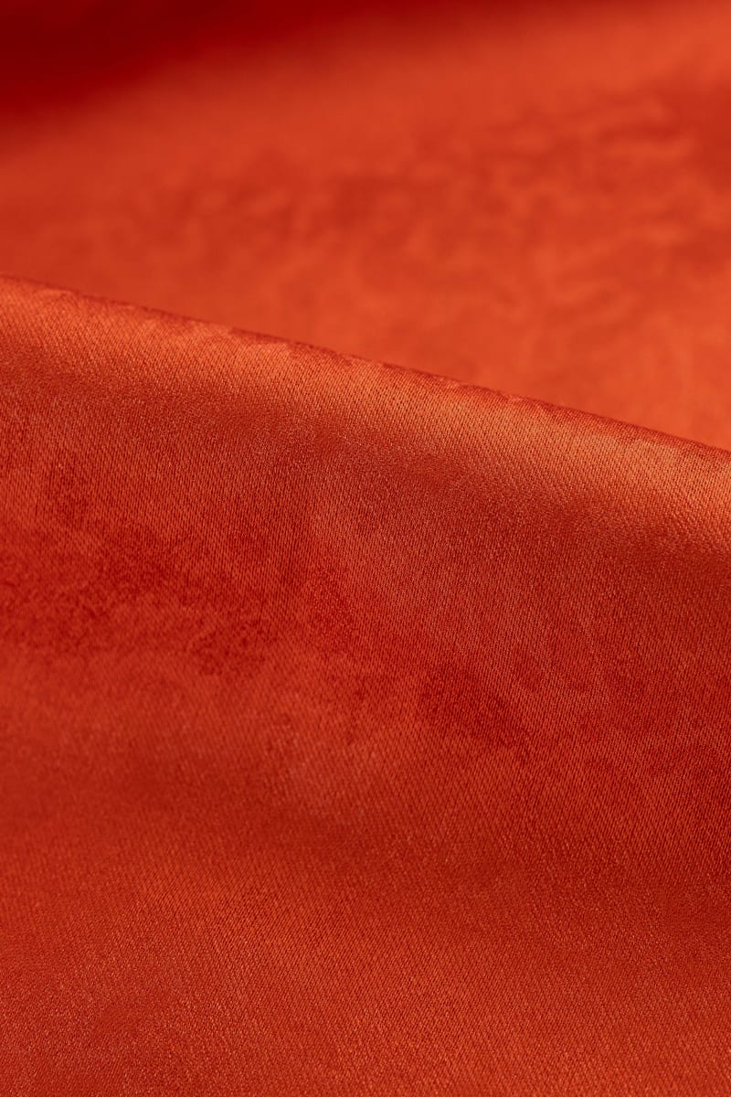 Raso mikado abstracto rojo chili - Image 2