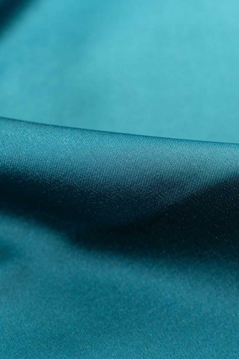 Raso mikado liso azul océano - Image 2
