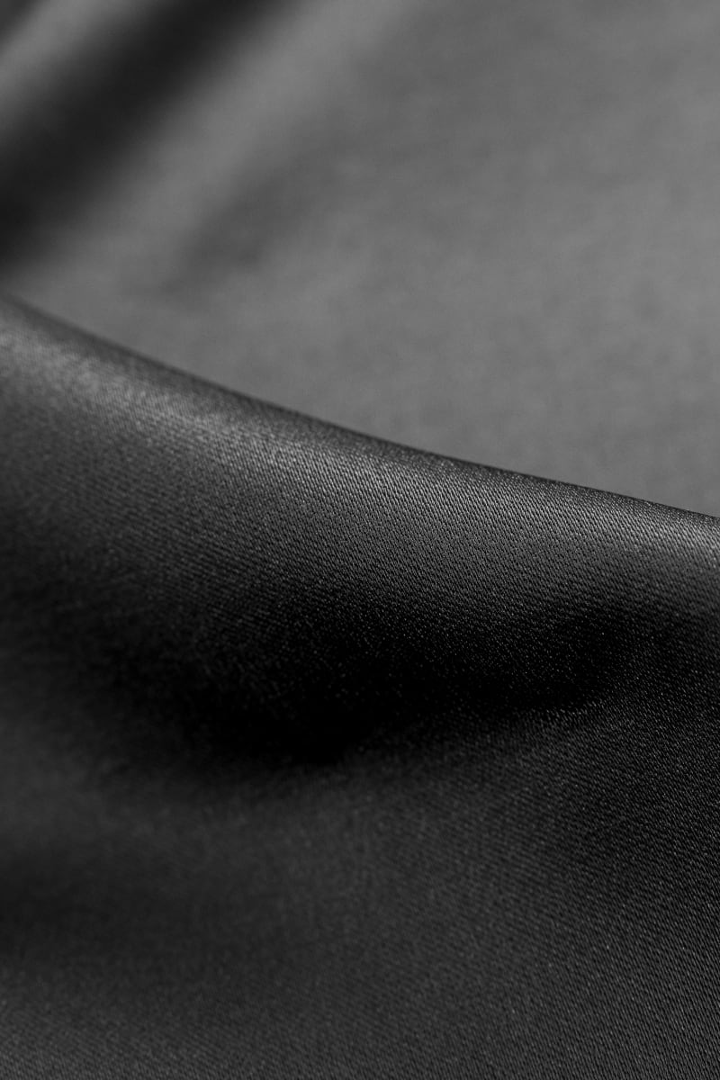 Raso mikado liso negro caviar - Image 2