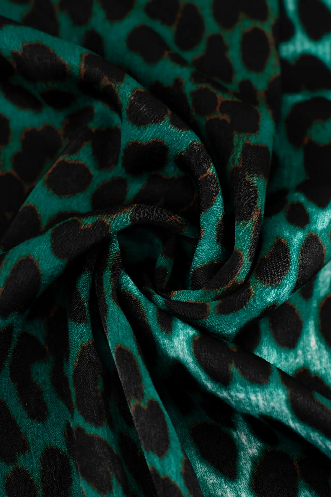 Satén leopardo verde ming green - Image 3
