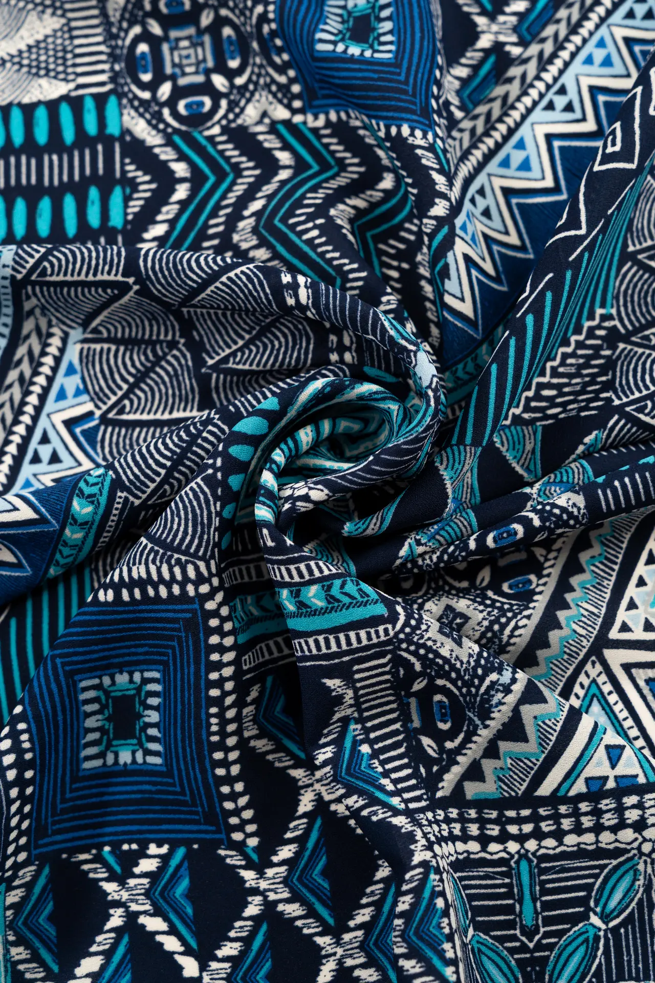 Tejido estampado étnico - Image 3