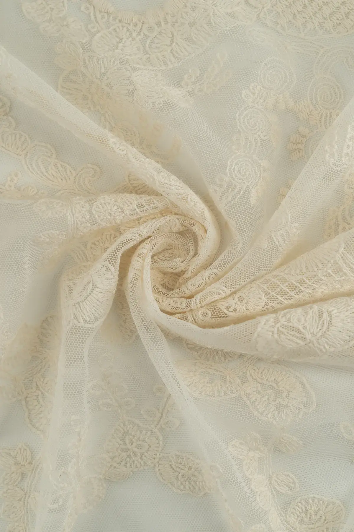 Tul Bordado Blanco - Image 3
