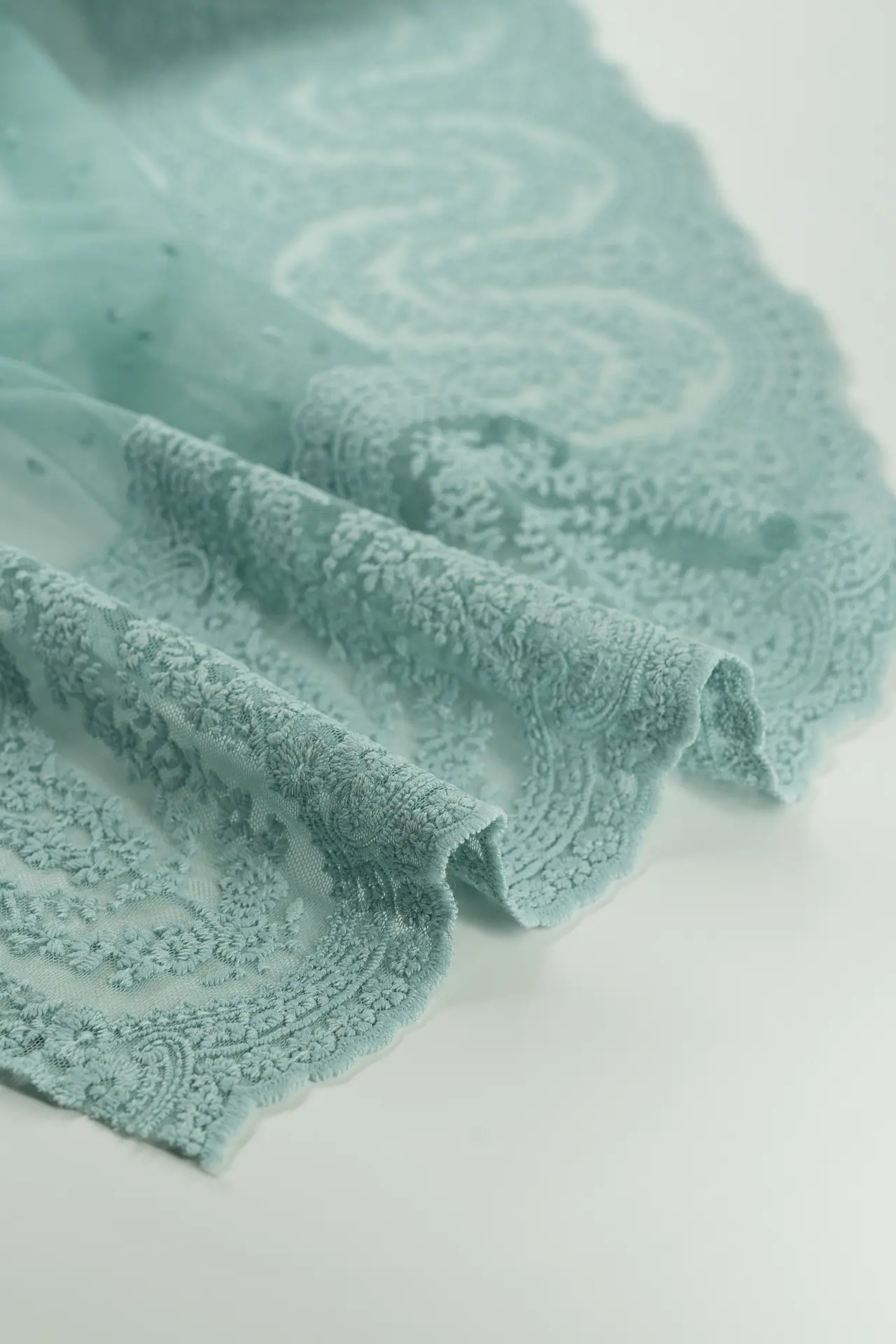 Tul bordado plumeti agua cenefa ondas - Image 3
