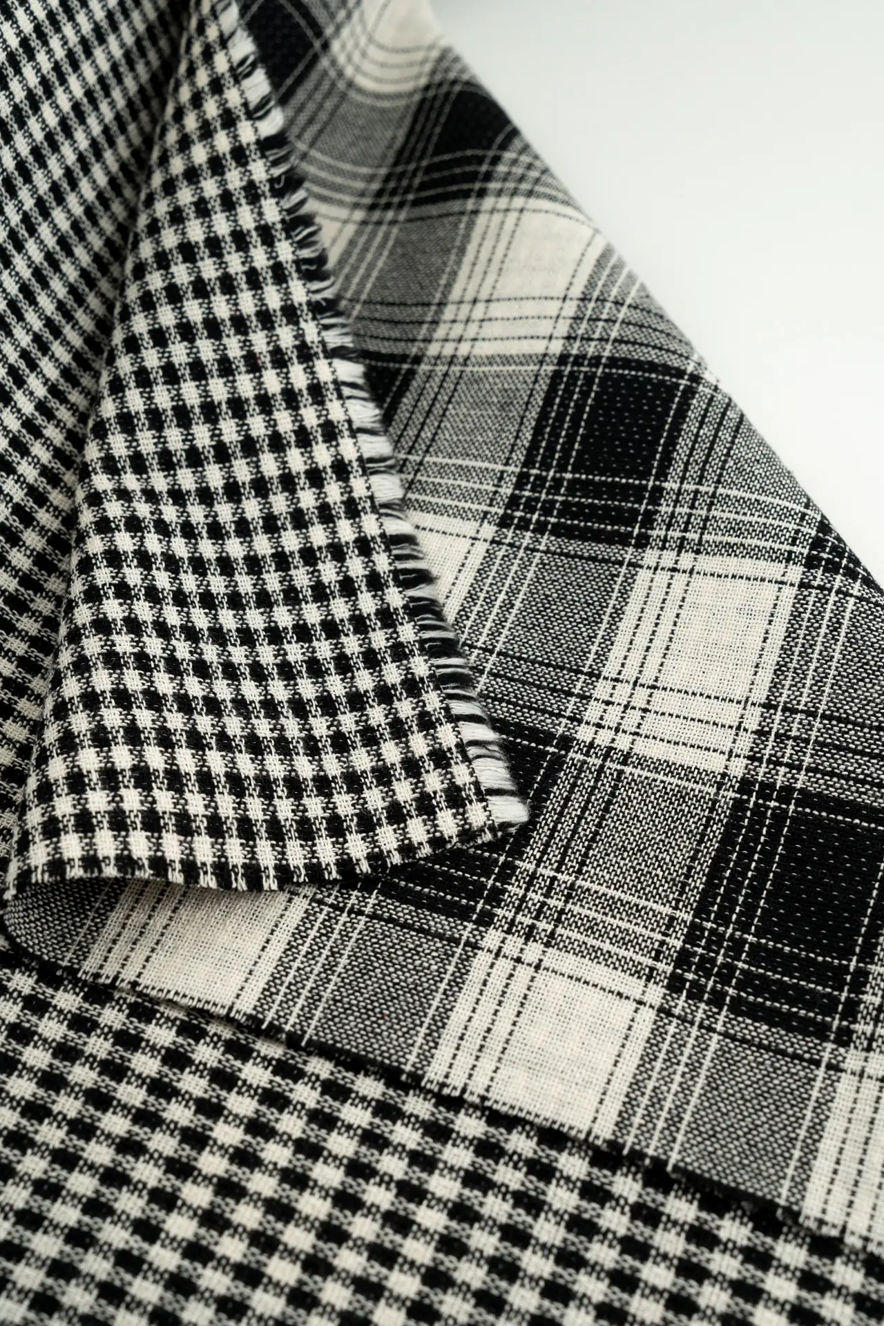 Tweed de cuadros negro y blanco - Image 3