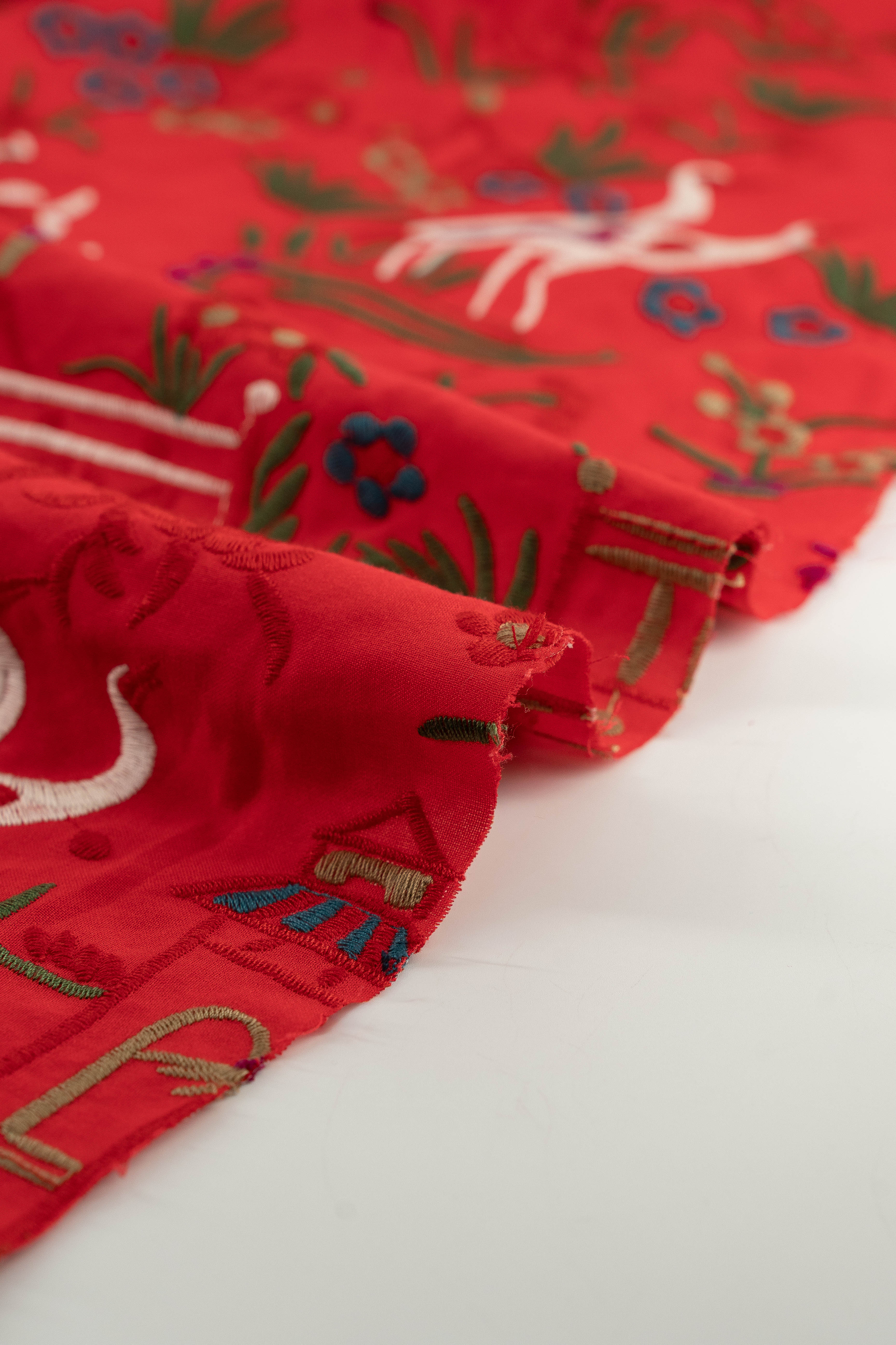 Viscosa Chinitos rojo bordada multicolor - Image 3