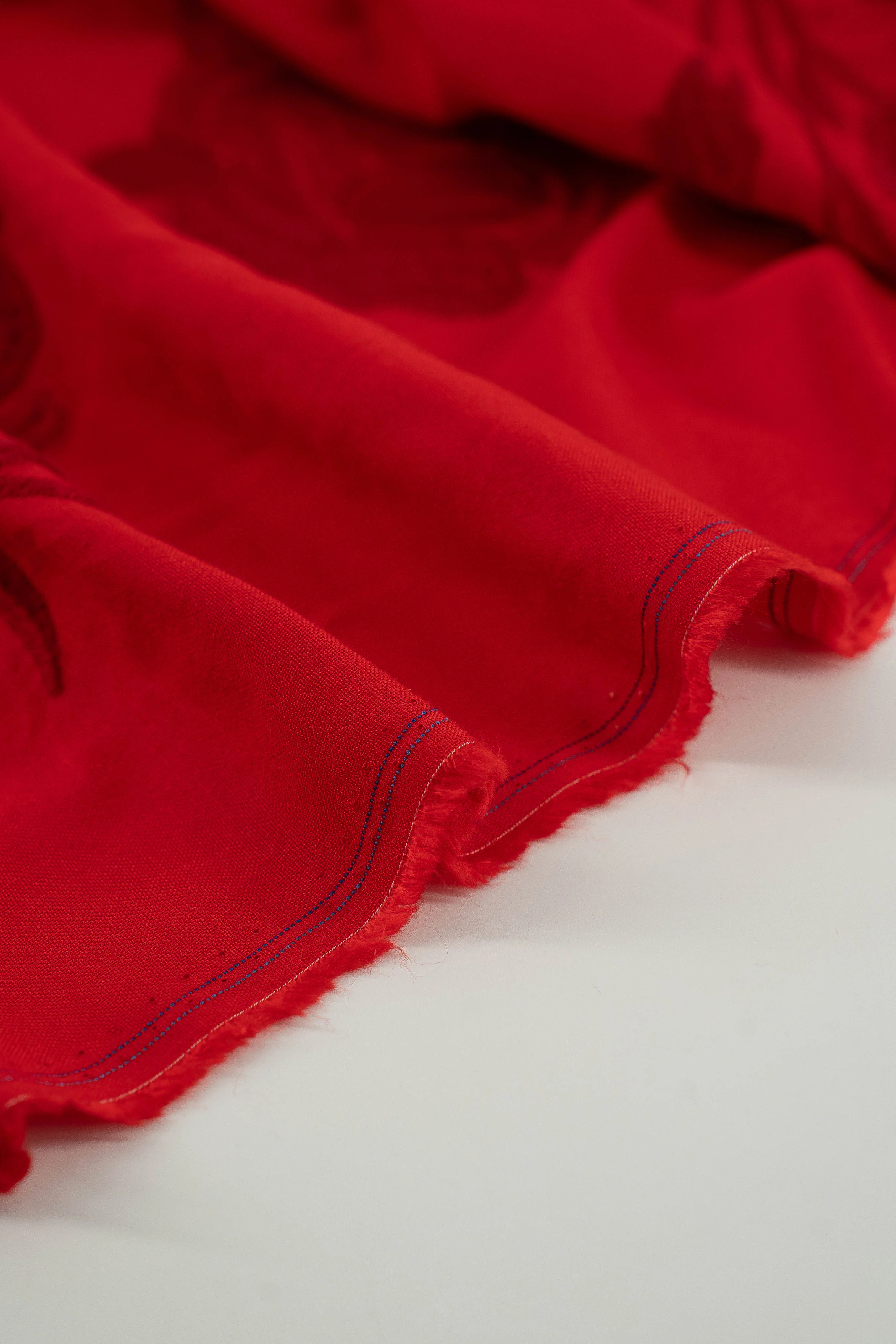Viscosa Flor roja bordada rojo - Image 3