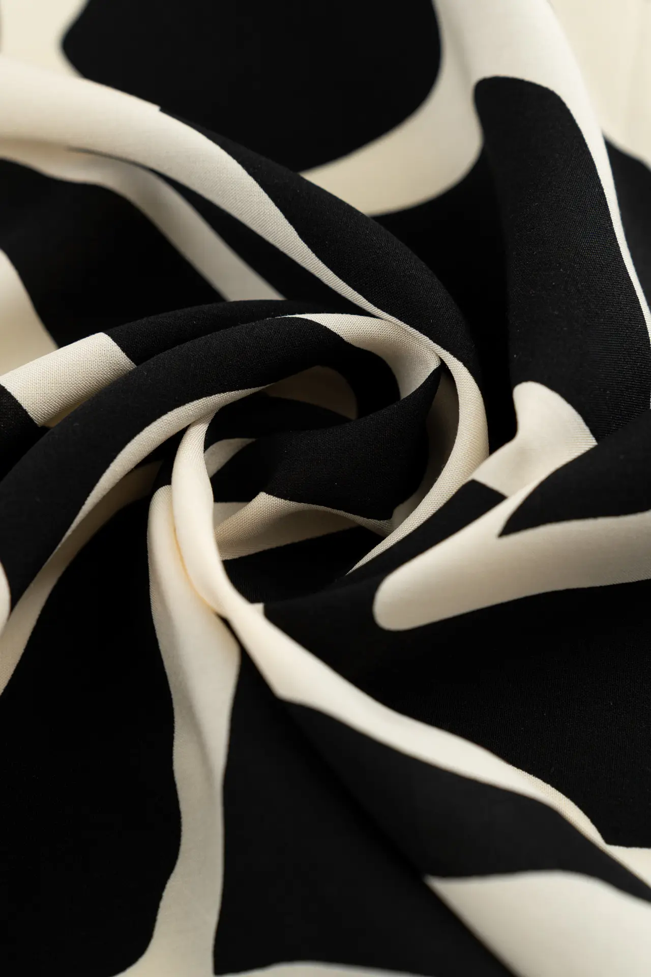 Viscosa jet black - Image 3