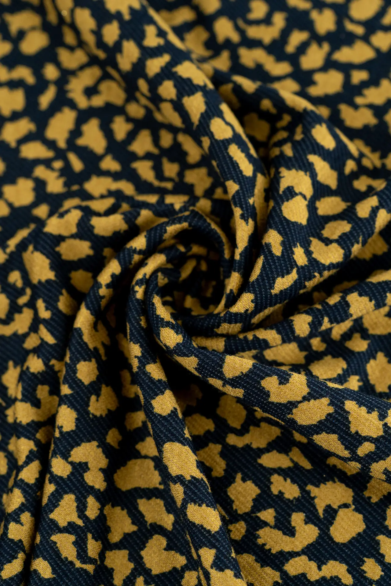 Viscosa leopardo mostaza - Image 3