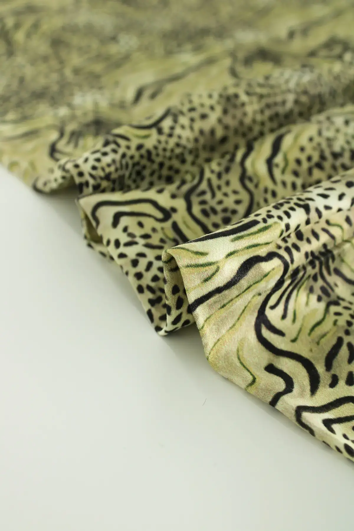 Viscosa león twill - Image 3