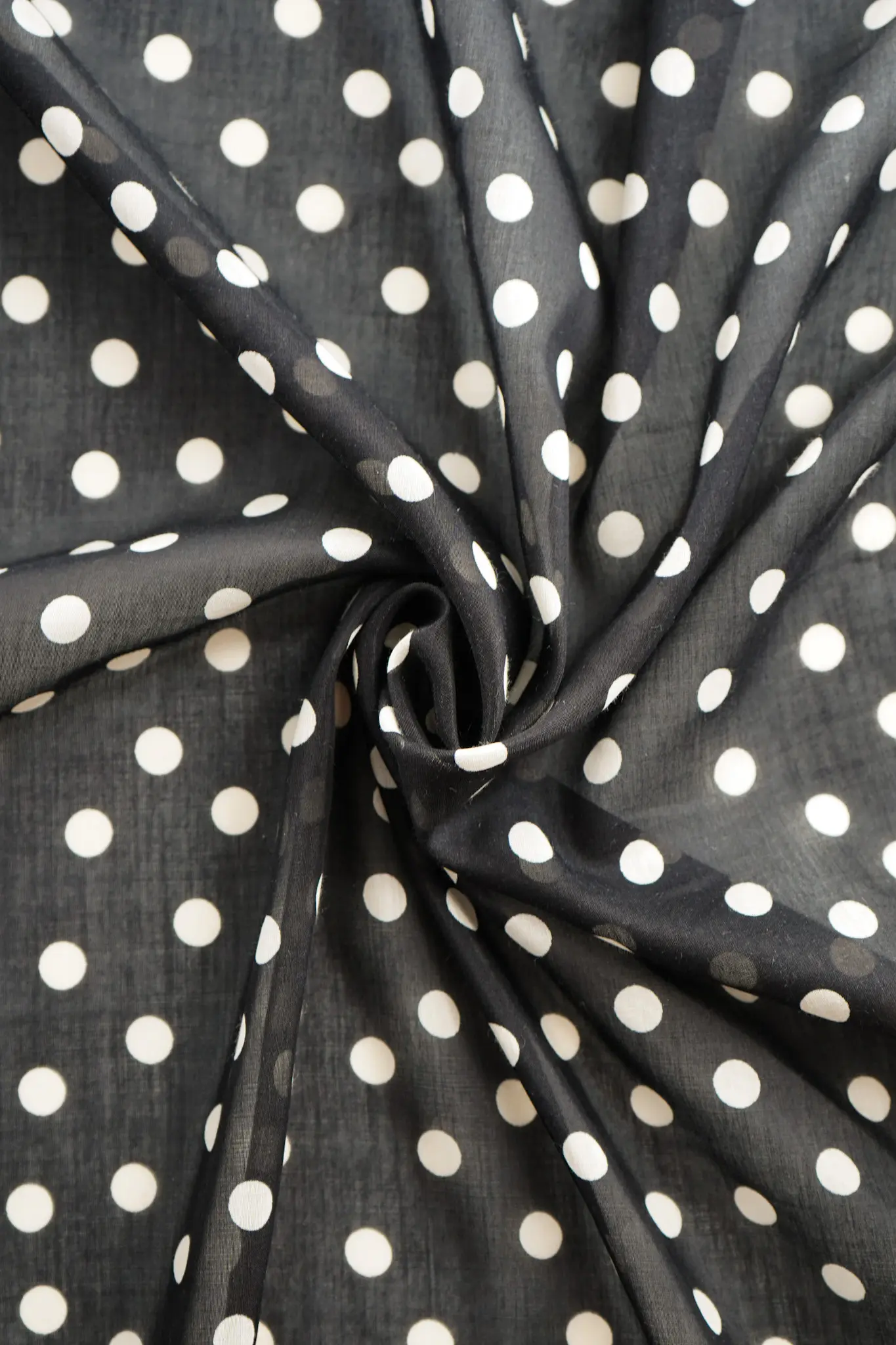 Voile caviar lunar pequeño - Image 3