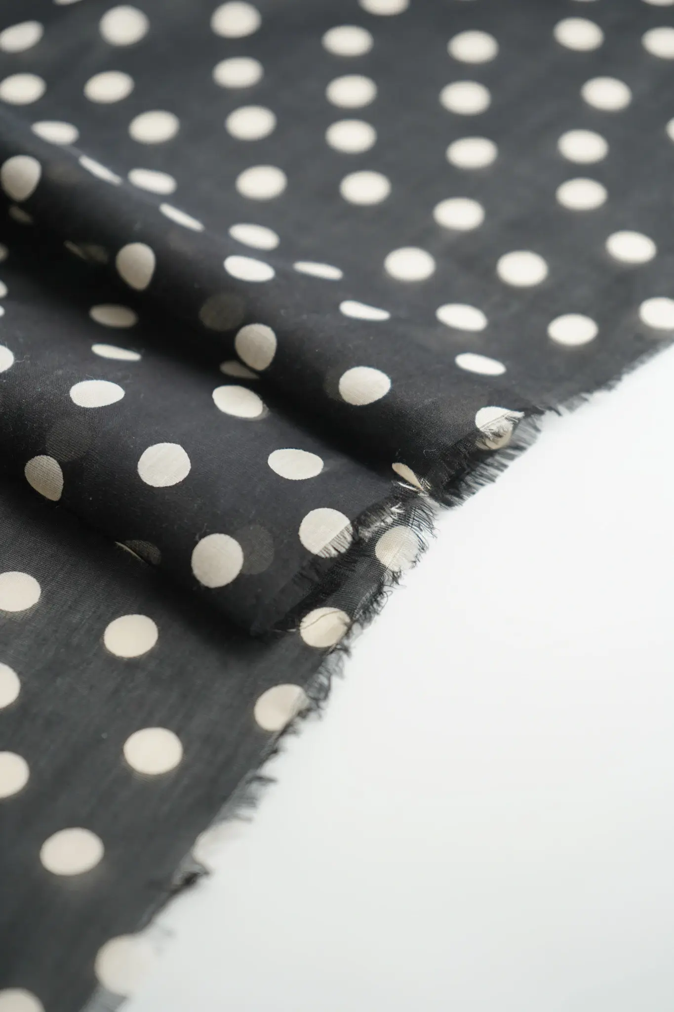 Voile caviar lunar pequeño - Image 4